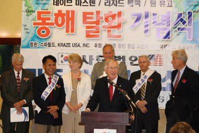 Photo of Delegate Plum speaking to a gathering of Korean Americans.